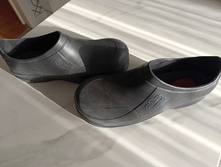 Zuecos cocina profesional unisex.