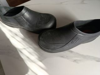 Zuecos cocina profesional unisex.