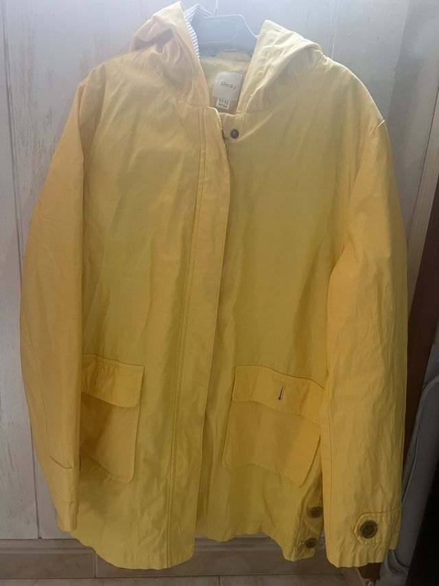 Parka tipo chubasquero pero mas gordito
