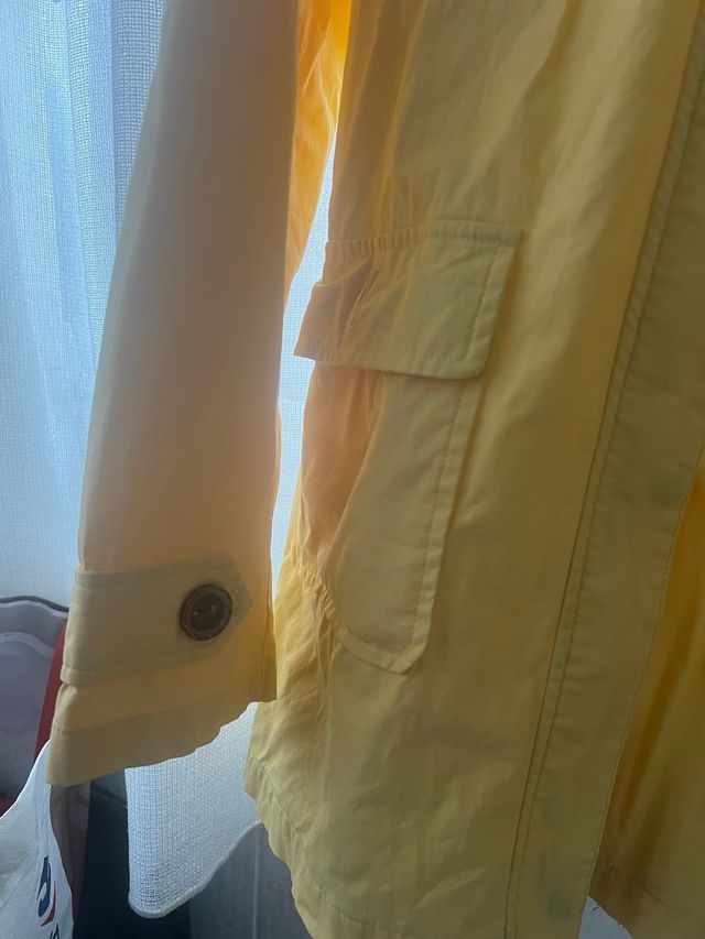 Parka tipo chubasquero pero mas gordito