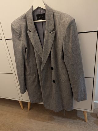 Chaqueta gris oversize