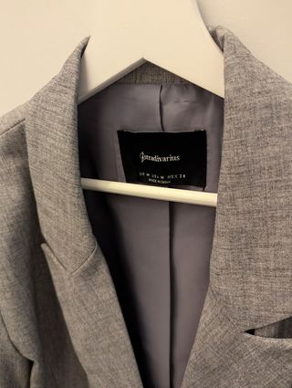 Chaqueta gris oversize