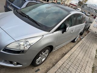 Peugeot 5008 2011