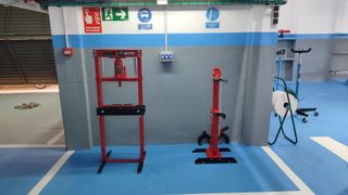 Alquiler box con elevador de mecánica para coches