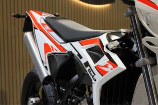 BETA RR 50 supermotard 2025 blanca