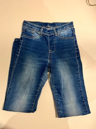 Conjunto sudadera Zara y vaquero