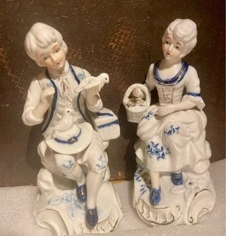 Pareja cortejando, porcelana epoca francia, XIX