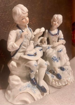 Pareja cortejando, porcelana epoca francia, XIX