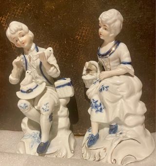 Pareja cortejando, porcelana epoca francia, XIX