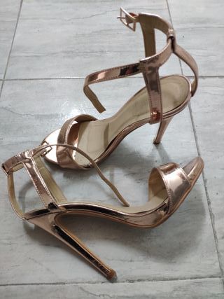 Zapatos de tacon, sadalias de vestir. Oro rosa