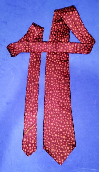 Corbata vintage Salvatore Ferragamo 100% seda.