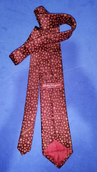 Corbata vintage Salvatore Ferragamo 100% seda.