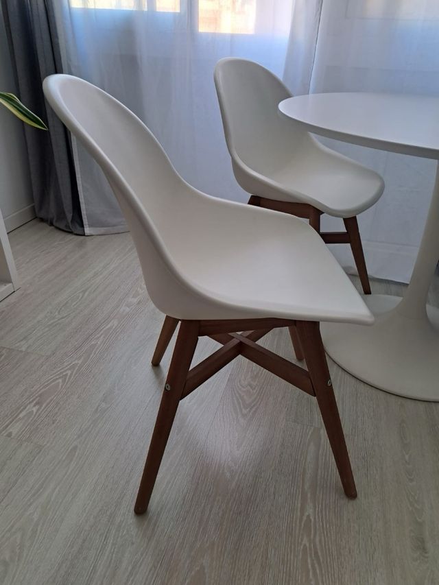 1, 2, o 3 sillas blancas comedor o terraza