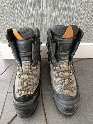 Scarponi da montagna medio-alti