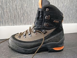 Scarponi da montagna medio-alti