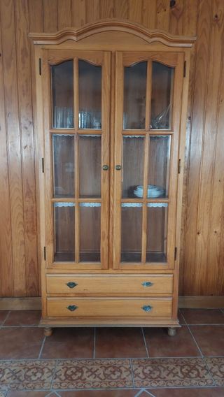 Armario vitrina de madera de pino