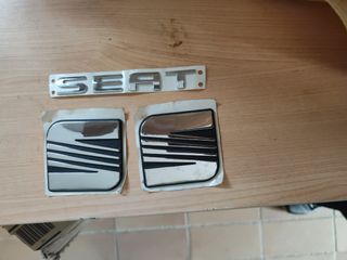 2 Insignias y letras SEAT