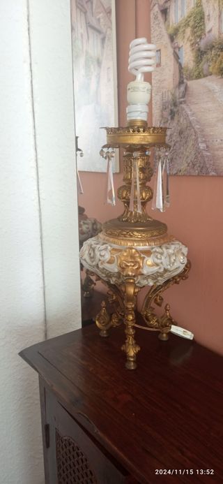 Lámpara antigua bronce y cristal y porcelana
