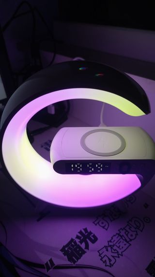 cargador ,altavoz ,luz de noche ,reloj despertador