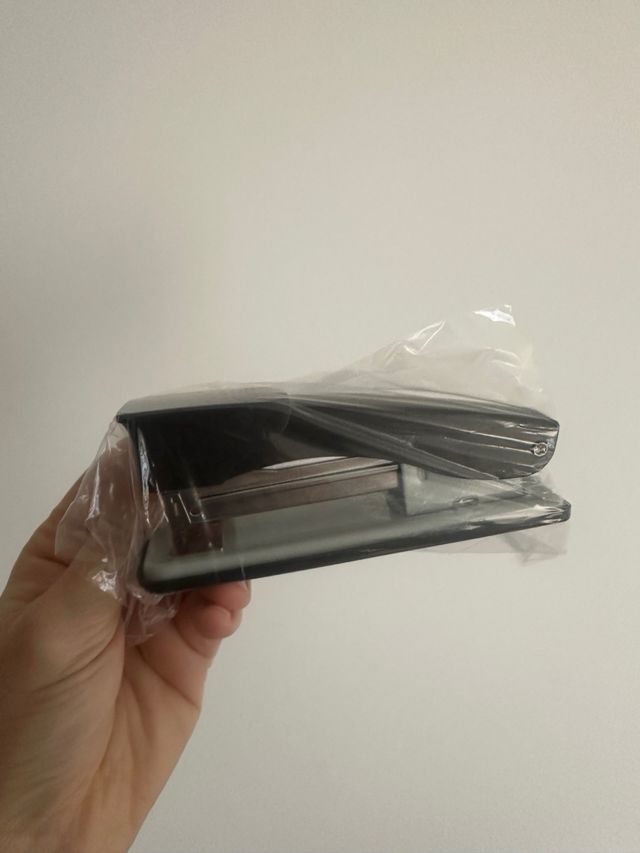 Grapadora a estrenar oficina