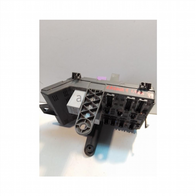 Caja de reles / fusibles Renault Laguna (1 a_85627