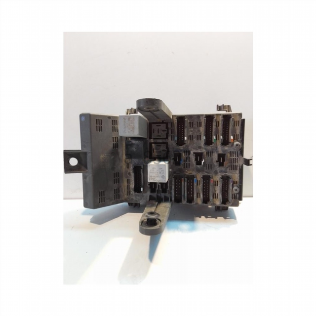 Caja de reles / fusibles Renault Laguna (1 a_85627