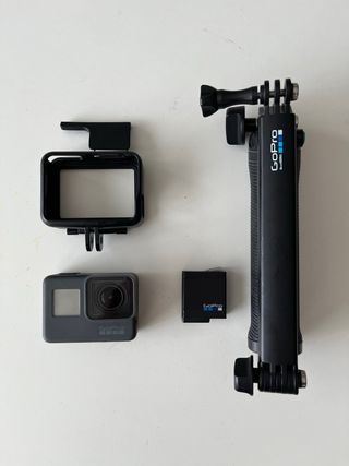 GoPro Hero5 black edition con tripode y accesorios