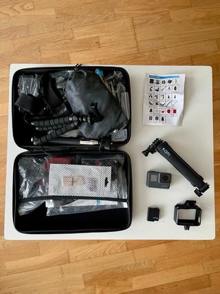 GoPro Hero5 black edition con tripode y accesorios