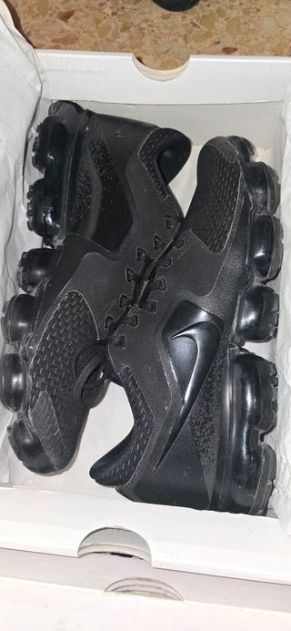 NIKE AIR VAPORMAX