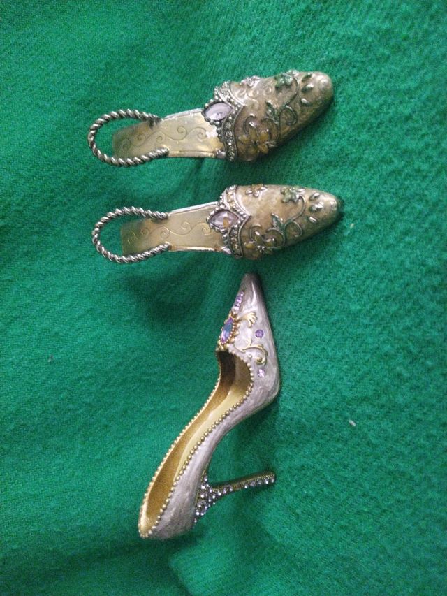 Zapatos en miniatura. Mira, amplía 9 fotos.
