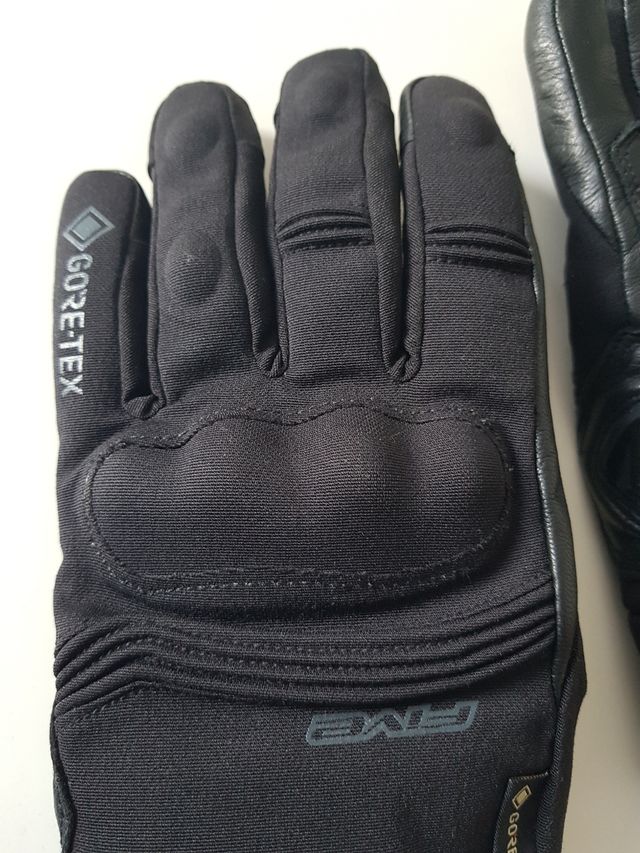 Guantes moto con membrana Gore-Tex