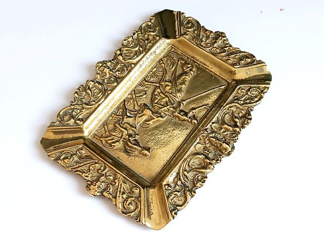 Cenicero antiguo de bronce con motivo el quijote