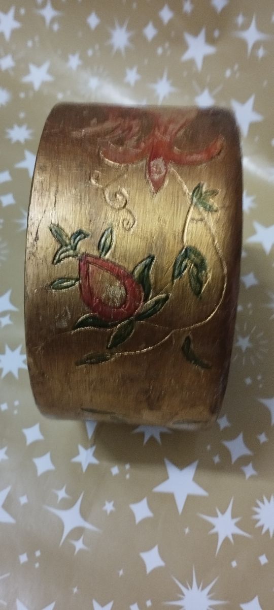 Caja antigua étnica grabada manualmente