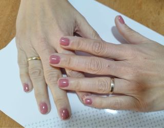 Servicio de manicura.