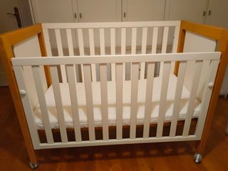 Cuna 60 x 120 cm - marca "Micuna"