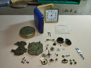 Reparación de relojes antiguos de pared, pie..