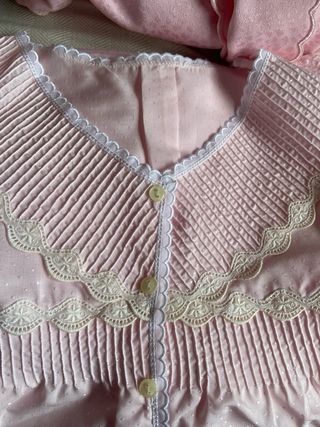 Conjunto de bata , camison y zapatillas rosa