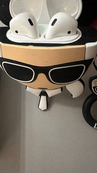 Airpods + carcasa Karl Lagerfeld