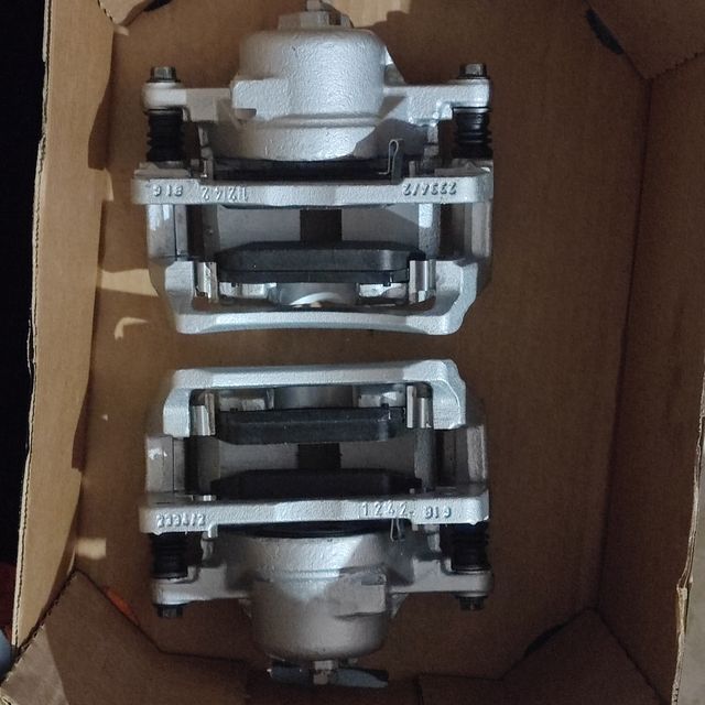 MG ZR 160 Rover frenada restaurada