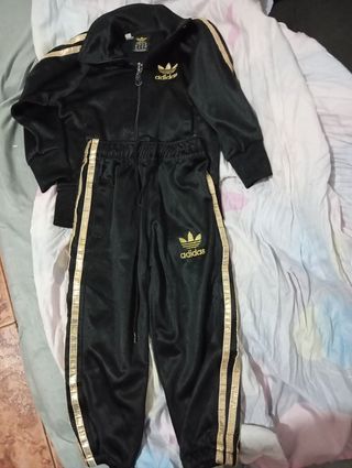 Chándal negro dorado adidas