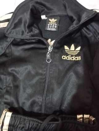 Chándal negro dorado adidas