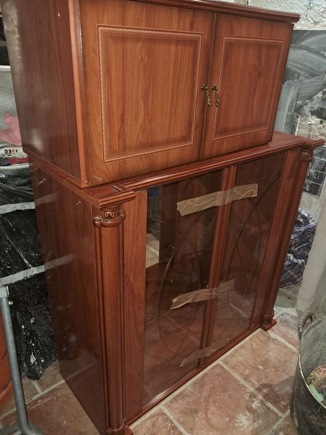 Mueble y vitrina salón clásicos