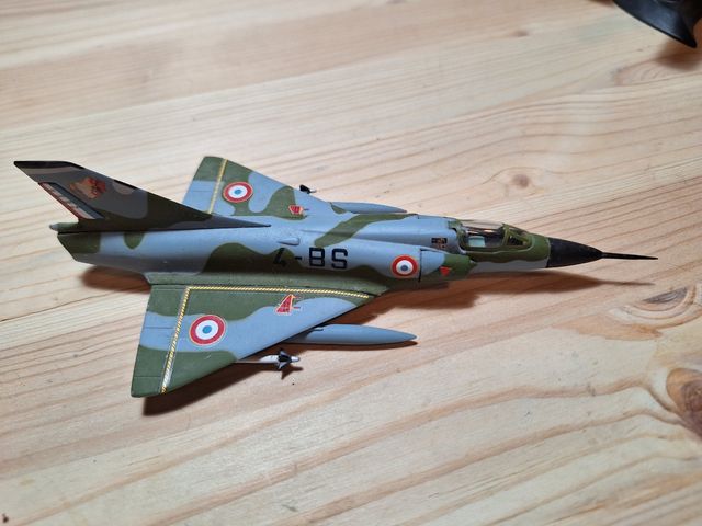 Avión escala Mirage