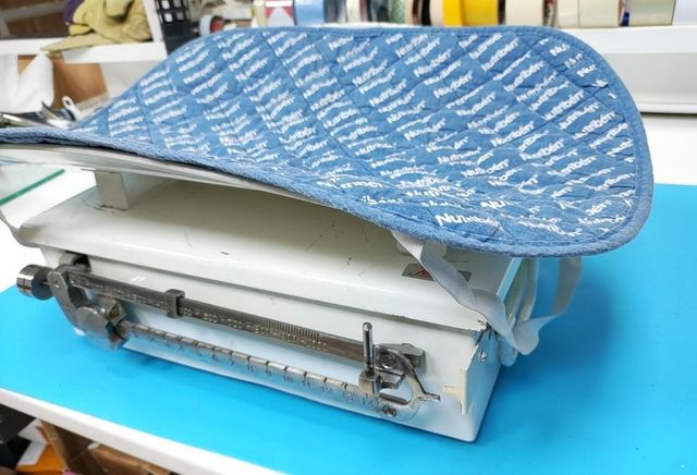 Balanza bebe farmacia antigua