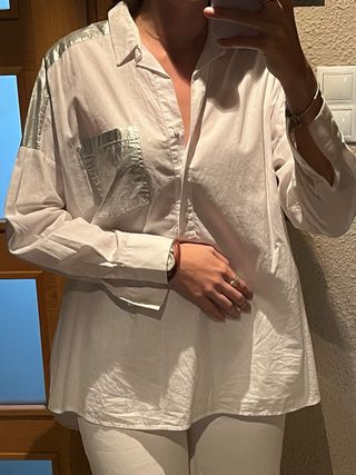 Camisa blanca y plateada Zara