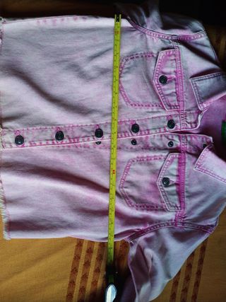 Cazadora vaquera benetton, con letras espalda.