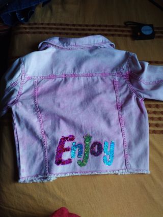 Cazadora vaquera benetton, con letras espalda.