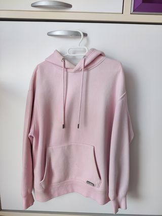 Sudadera rosa Pull and Bear de segunda mano por 12 EUR en Burgos en WALLAPOP