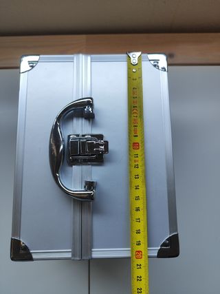 Maletín con productos de maquillaje, a estrenar.