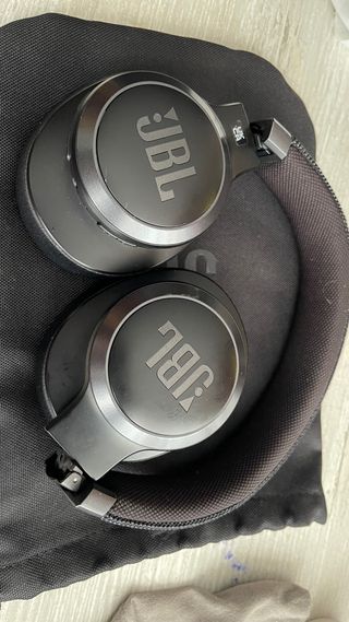Auriculares JBL live 660 nc
